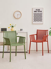 Silla Madrid con Brazos, Color Verde Olivo, Con espaldar y diseño Moderno