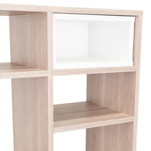 Biblioteca Escalera Momi, Bardolino y Blanco, con espacio para ubicar objetos decorativos