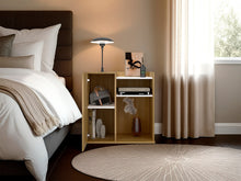 Mesa de Noche Cairo, Fresno Europeo y Blancco Duqueza, con una puerta lateral