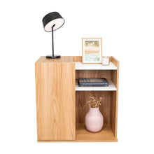 Mesa de Noche Cairo, Fresno Europeo y Blancco Duqueza, con una puerta lateral