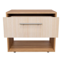 Mesa de Noche Sevin, Fresno Europeo, con espacio para colocar objetos y con deslizadores plásticos