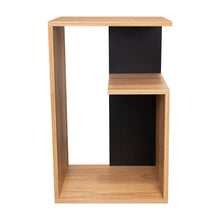 Mesa de Noche Evert, Fresno Europeo y Wengue, con diseño moderno y espacio para ubicar objetos