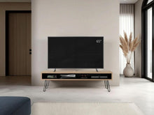 Mesa Para Tv Ralf, Fresno Europeo y Wengue, con patas metálicas y espacio de tv hasta 70 pulgadas