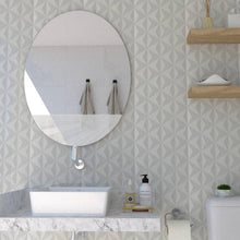 Espejo Ovalado Ferrara, Gris, con Diseño en Sandblasting