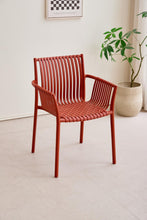 Silla Madrid con Brazos, Color Rojo, Con espaldar y diseño Moderno X4