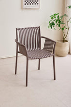 Silla Madrid con Brazos, Color Taupe, Con espaldar y diseño Moderno X4