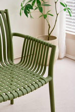 Silla Madrid con Brazos, Color Verde Olivo, Con espaldar y diseño Moderno X2