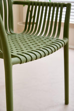 Silla Madrid con Brazos, Color Verde Olivo, Con espaldar y diseño Moderno X2