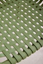 Silla Madrid con Brazos, Color Verde Olivo, Con espaldar y diseño Moderno X2
