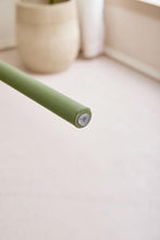 Silla Madrid con Brazos, Color Verde Olivo, Con espaldar y diseño Moderno X2