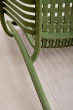 Silla Madrid con Brazos, Color Verde Olivo, Con espaldar y diseño Moderno
