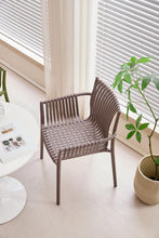 Silla Madrid con Brazos, Color Taupe, Con espaldar y diseño Moderno X4