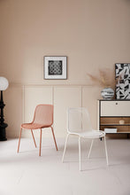 Set de 4 Sillas Barcelona, Color Beige, con Espaldar en Líneas Diseño Moderno