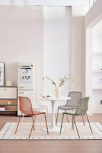 Set de 4 Sillas Barcelona, Color Beige, con Espaldar en Líneas Diseño Moderno