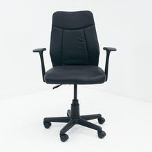 Silla de Escritorio Victoria, Negra, de Cuero Sintético y Patas de Plástico