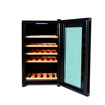 Vinera 38 Botellas 115 Lts Challenger, Color Negro