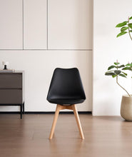 Set de 6 Sillas Fyn, Negro, Diseño Minimalista con Espaldar, Cojín y Patas de Madera