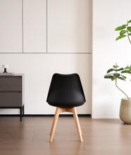 Set de 6 Sillas Fyn, Negro, Diseño Minimalista con Espaldar, Cojín y Patas de Madera