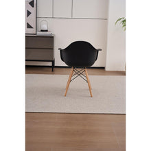 Set de 4 Sillas Eymos, Color Negro, con Espaldar y Patas en Madera