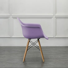 Silla Eymos , Color Lila, con Espaldar y Patas en Madera