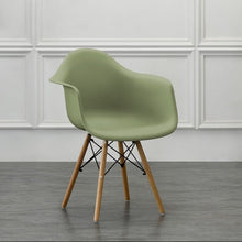 Silla Eymos , Color Verde, con Espaldar y Patas en Madera
