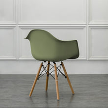 Silla Eymos , Color Verde, con Espaldar y Patas en Madera