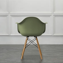 Silla Eymos , Color Verde, con Espaldar y Patas en Madera