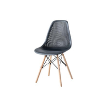 Silla Aira, Color Negro, con Espaldar y Patas en Madera