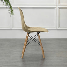 Silla Aira, Color Khaki, con Espaldar y Patas en Madera