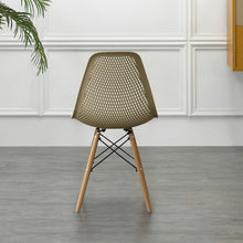 Silla Aira, Color Khaki, con Espaldar y Patas en Madera
