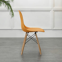 Silla Aira, Color Naranja, con Espaldar y Patas en Madera