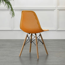 Silla Aira, Color Naranja, con Espaldar y Patas en Madera