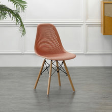 Silla Aira, Color Salmón, con Espaldar y Patas en Madera