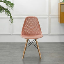 Silla Aira, Color Salmón, con Espaldar y Patas en Madera