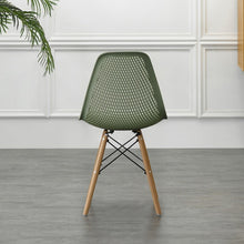 Silla Aira, Color Verde, con Espaldar y Patas en Madera