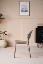 Set de 4 Sillas Paraíso, Color Taupe, con Espaldar y Diseño Moderno