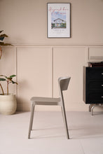 Set de 4 Sillas Mónaco, Color Taupe, con Espaldar y Diseño Moderno