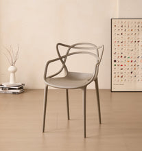 Combo Core, Incluye Mesa Redonda y 4 Sillas en Color Taupe
