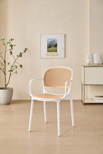 Set de 2 Sillas con Brazos Nest, Color Blanco y Beige, con Espaldar y Asiento en Rejilla
