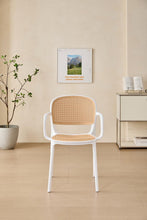 Set de 2 Sillas con Brazos Nest, Color Blanco y Beige, con Espaldar y Asiento en Rejilla