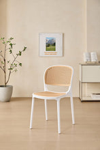 Set de 4 Sillas Nest, Color Blanco y Beige, con Espaldar y Asiento en Rejilla