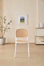 Set de 4 Sillas Nest, Color Blanco y Beige, con Espaldar y Asiento en Rejilla