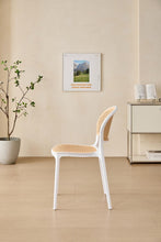Set de 2 Sillas Nest, Color Blanco y Beige, con Espaldar y Asiento en Rejilla