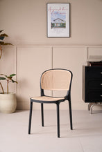 Set de 2 Sillas Nest, Color Negro y Beige, con Espaldar y Asiento en Rejilla