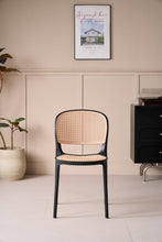 Set de 4 Sillas Nest, Color Negro y Beige, con Espaldar y Asiento en Rejilla