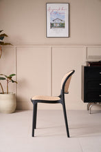 Set de 6 Sillas Nest, Color Negro y Beige, con Espaldar y Asiento en Rejilla