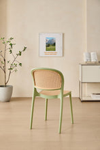 Set de 2 Sillas Nest, Color Verde Olivo y Beige, con Espaldar y Asiento en Rejilla