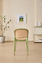 Set de 4 Sillas Nest, Color Verde Olivo y Beige, con Espaldar y Asiento en Rejilla