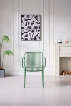 Set de 2 Sillas Terra con Brazos, Color Verde Olivo, con Espaldar