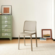 Set de 4 Sillas Manhattan, Taupe, con Espaldar en Rejilla y Diseño Minimalista